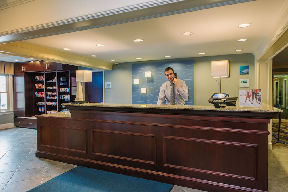 Holiday Inn Express Suites Merrimack 16/55