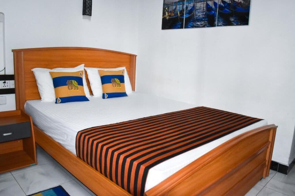 ECONOMY, QUEEN BED