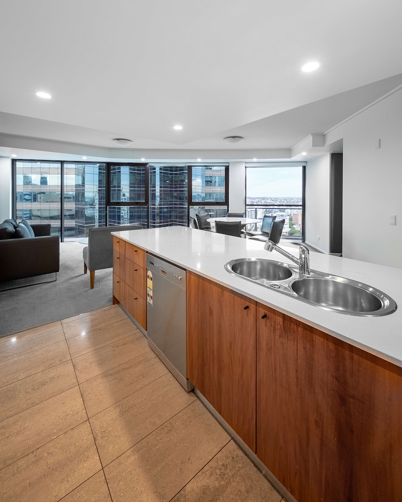 Oaks Brisbane Felix Suites 9/42