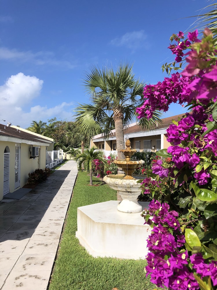 THE COLONY CLUB INN AND SUITES 44/55