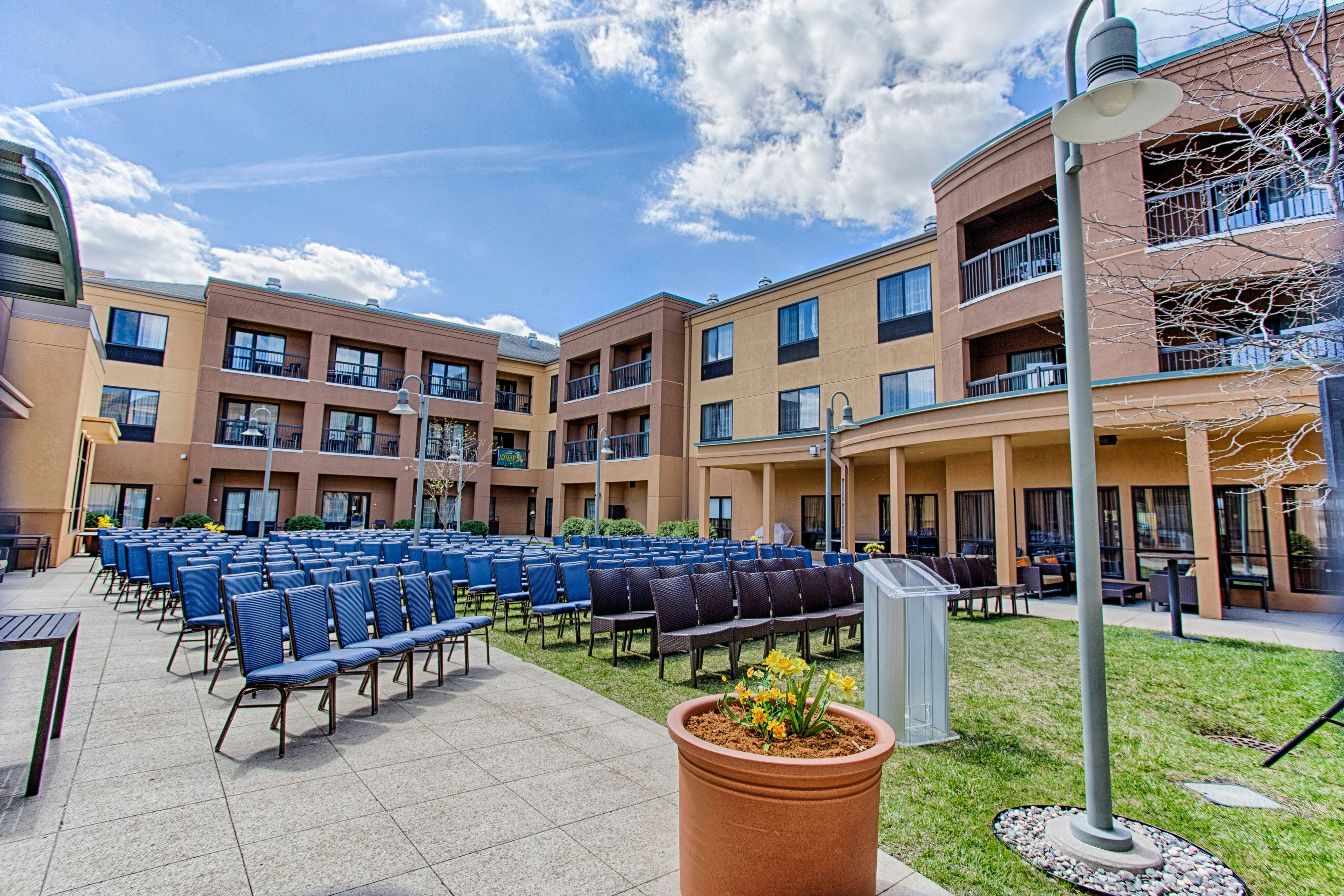 Courtyard Fargo Moorhead Mn 34/34