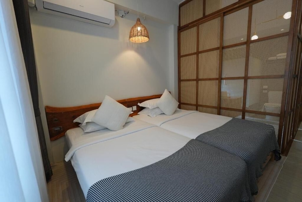 غرفة بريميير بسريرين منفصلين، Yolo Bangkok Boutique Hotel 2/8