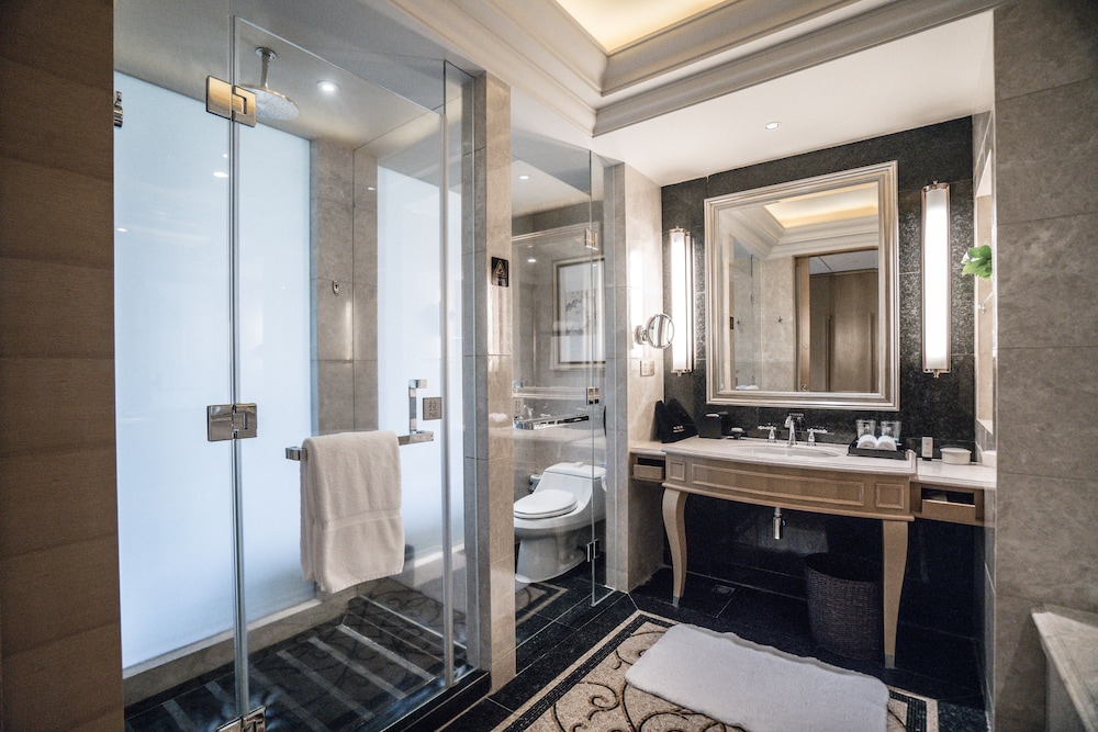 C & D Hotel Fuzhou 48/50