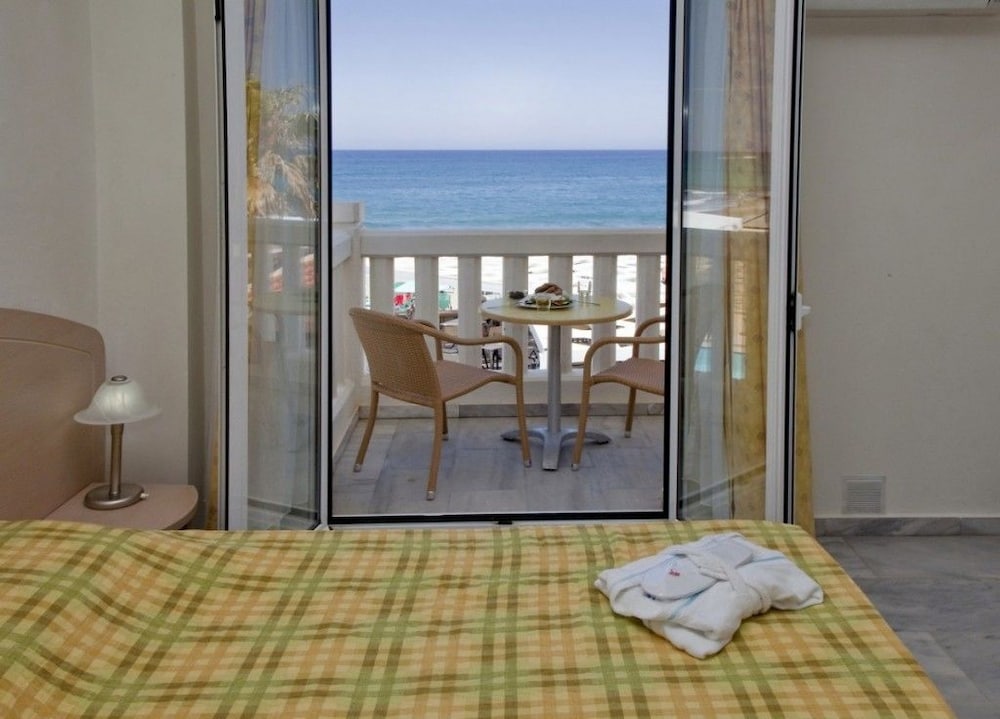 Jo-An Beach Hotel 54/93