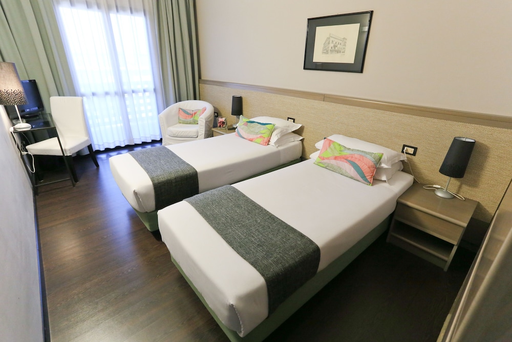 Hotel Forum 11/34