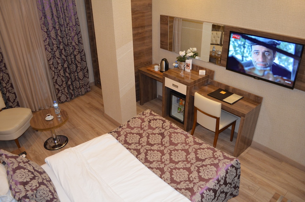 Otel Le Grand 6/22