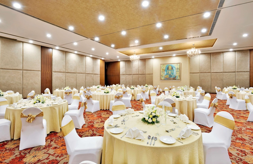 Radisson Blu Plaza Hotel Hyderabad Banjara Hills 67/73