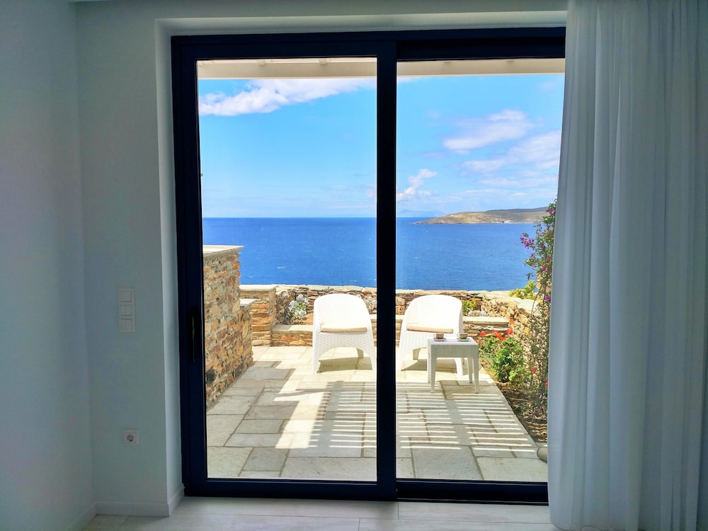 Stavros Bay 32/63