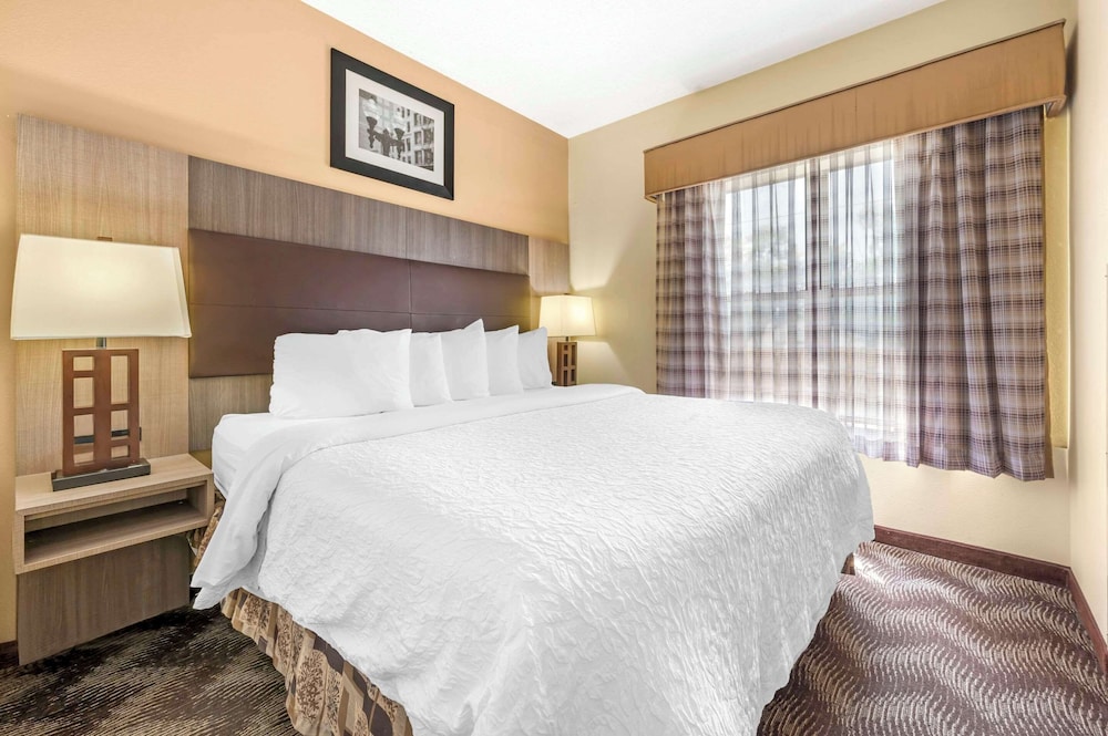 Quality Suites Indianapolis IN photo2