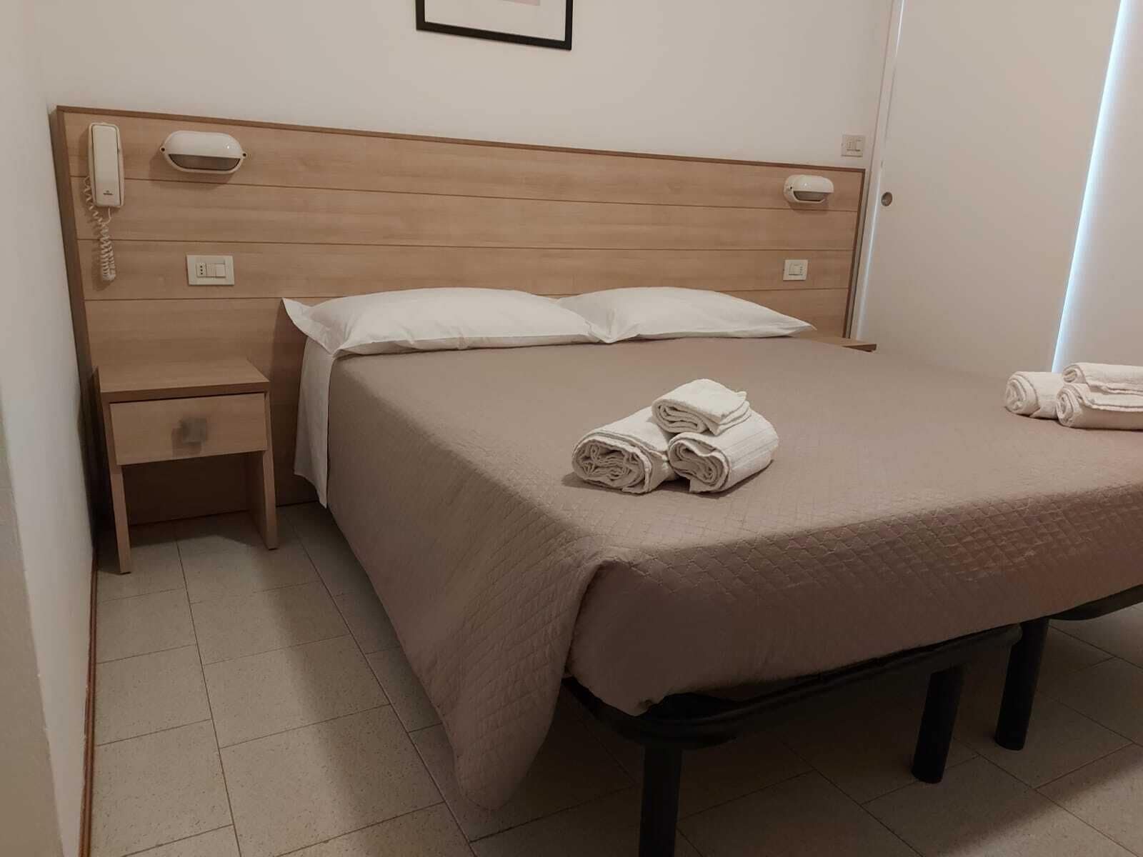 COMFORT, SINGLE, DOUBLE BED, COURTYARD VIEW