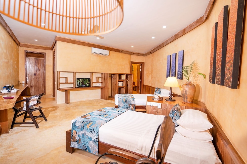 Cliff, Twin Beds