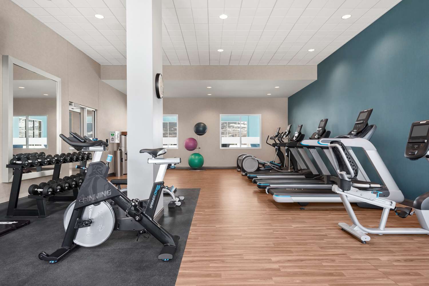 Hampton Inn & Suites by Hilton Kelowna Airport 7/21