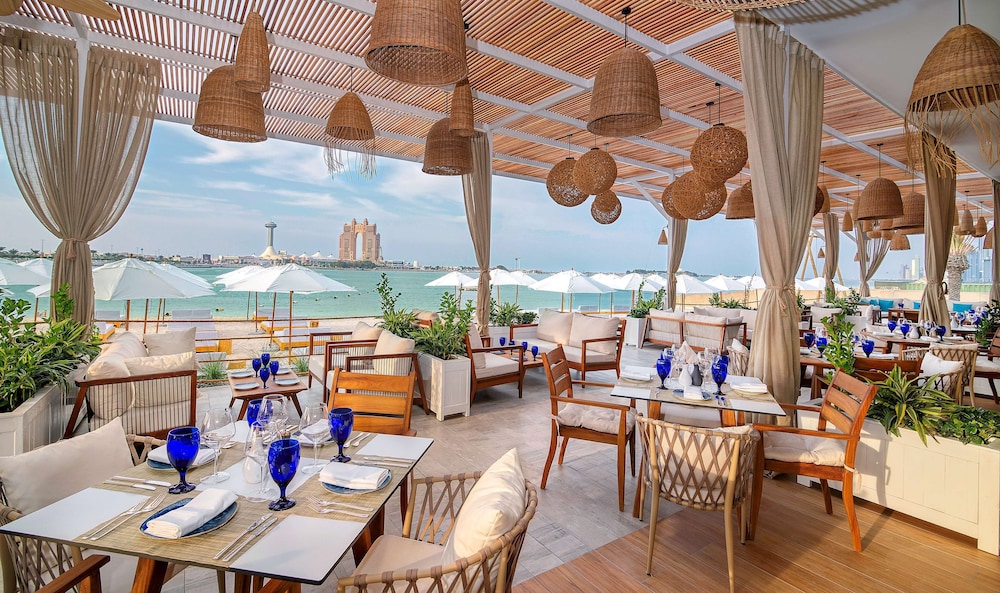 Radisson Blu Hotel and Resort Abu Dhabi Corniche 71/88
