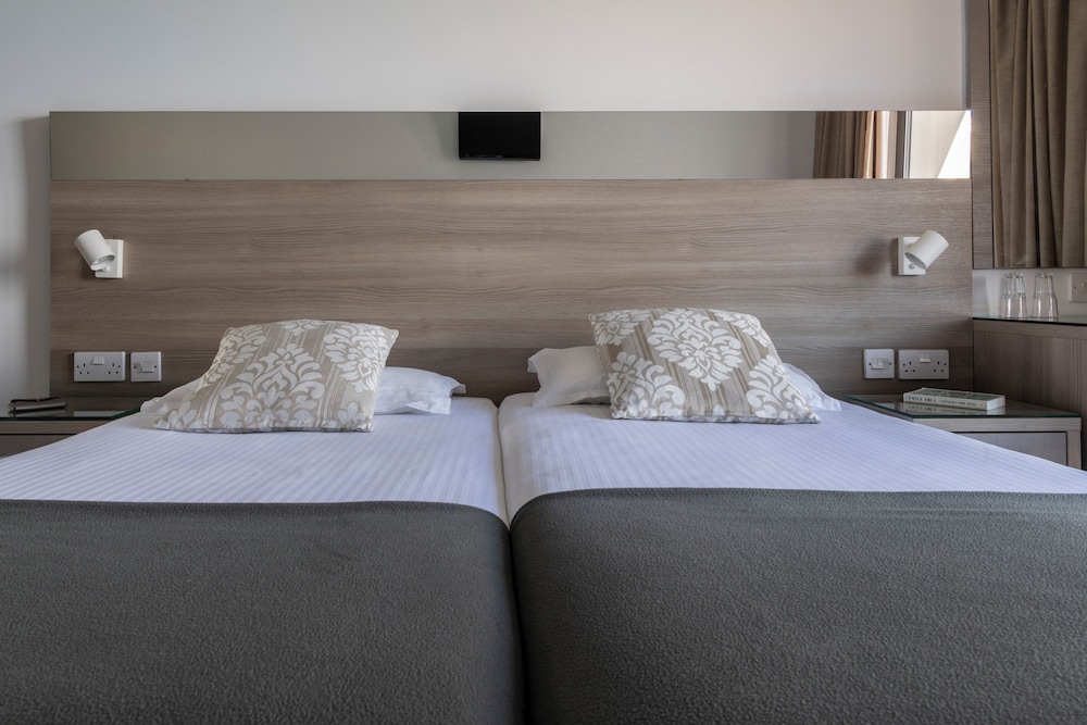 Plaza Regency Hotels 15/50