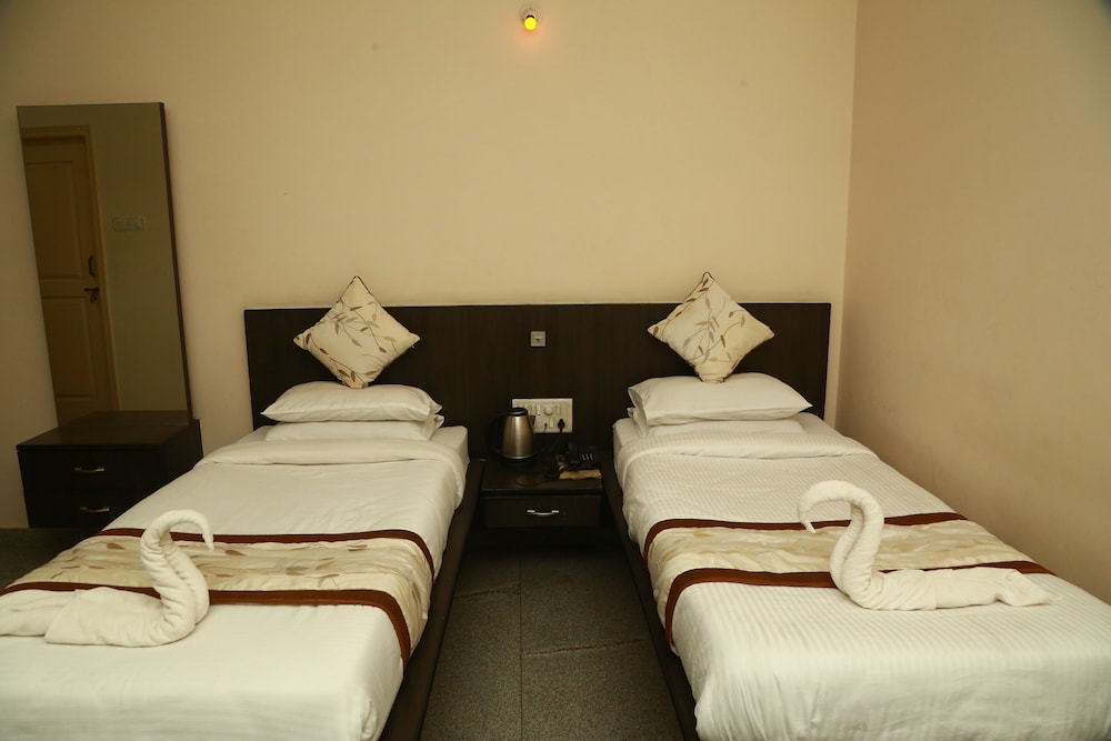 Soundarya Hotel 24/38