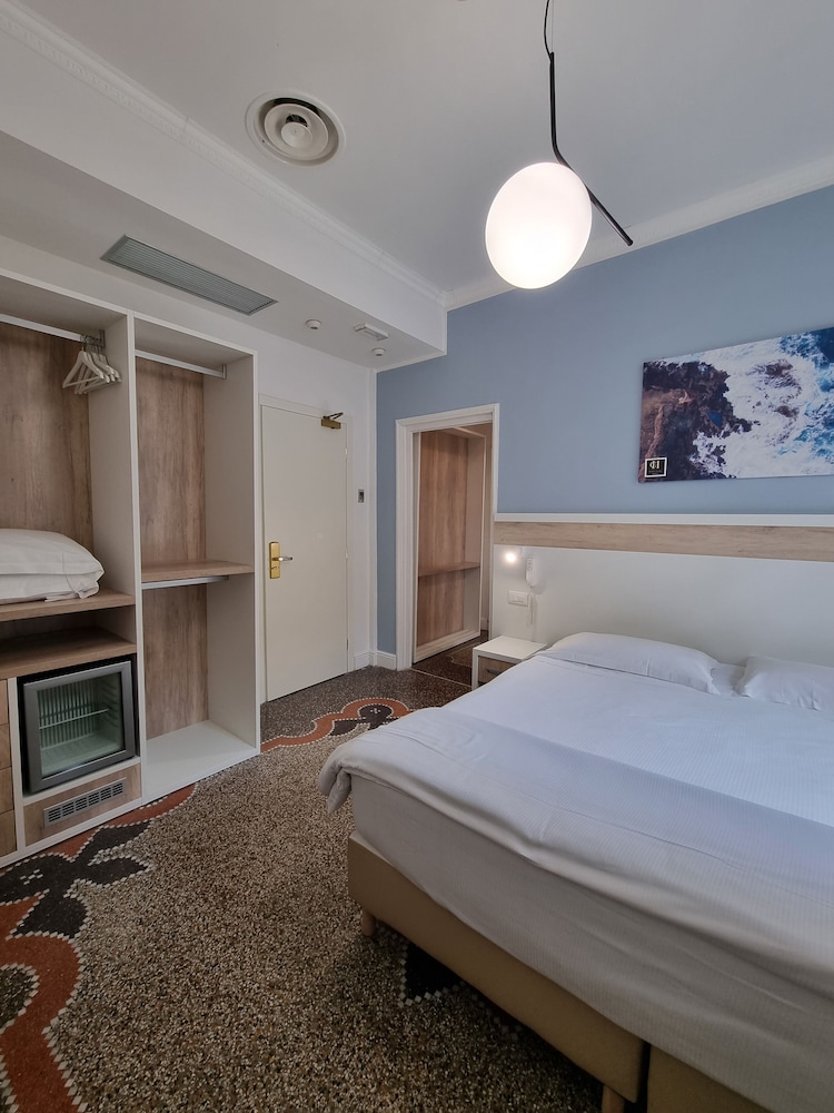 غرفة كلاسيكية ثلاثية بسرير مزدوج وسرير فردي، Hotel Canali, Portofino Coast 4/6