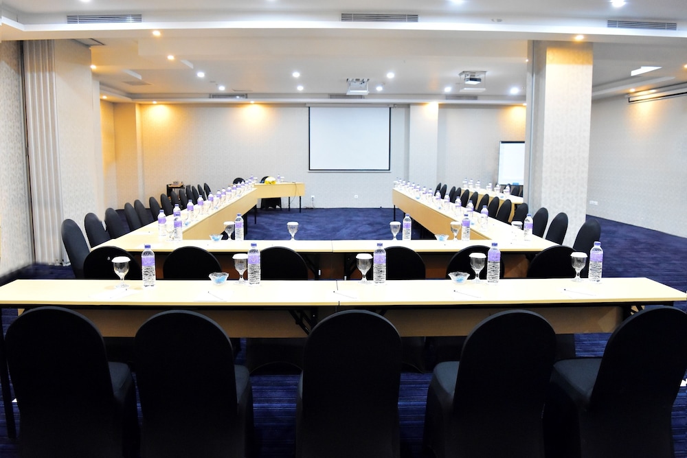Platinum Balikpapan Hotel Convention Hall 56/64