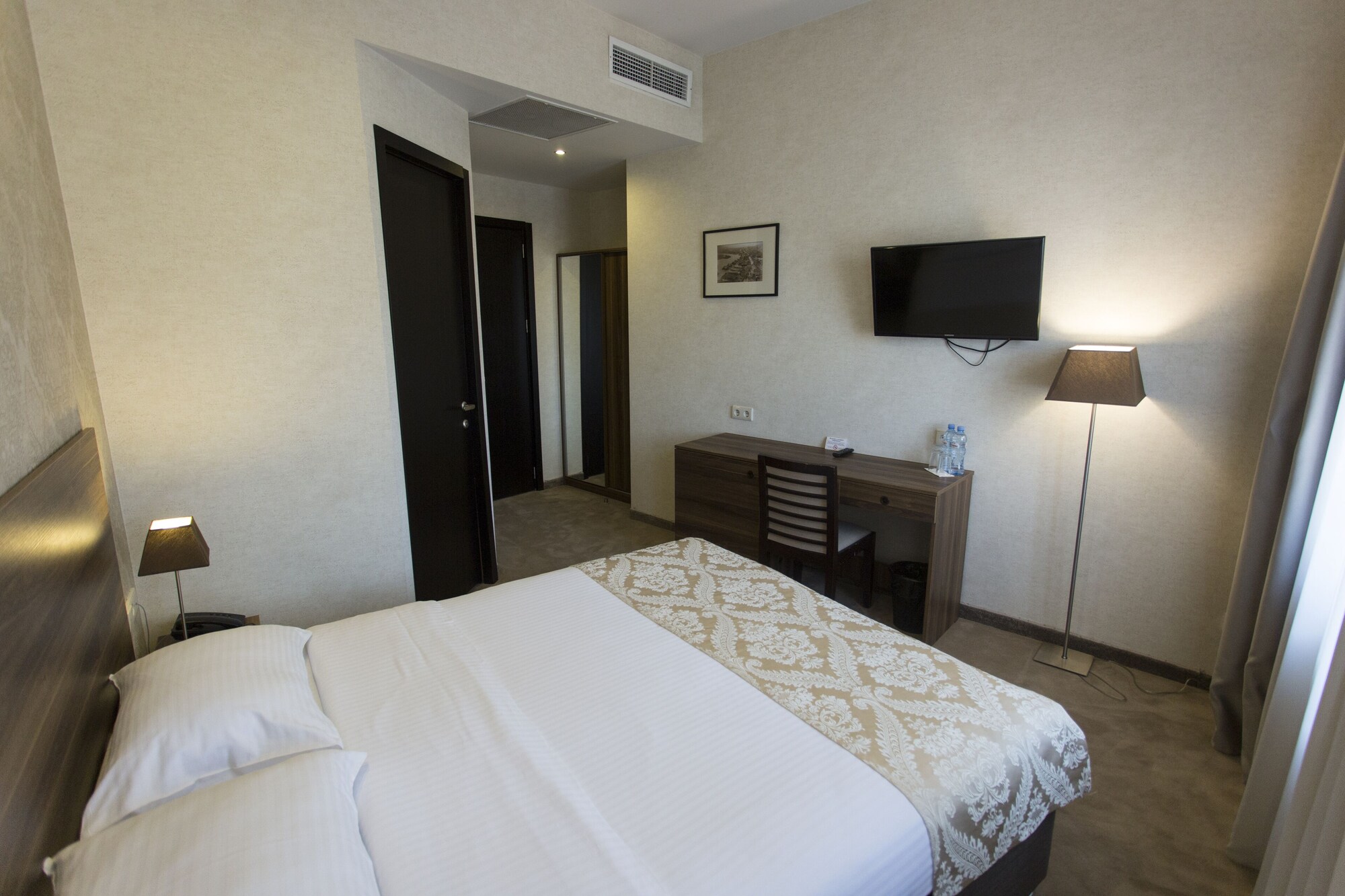 ECONOMY, DOUBLE BED