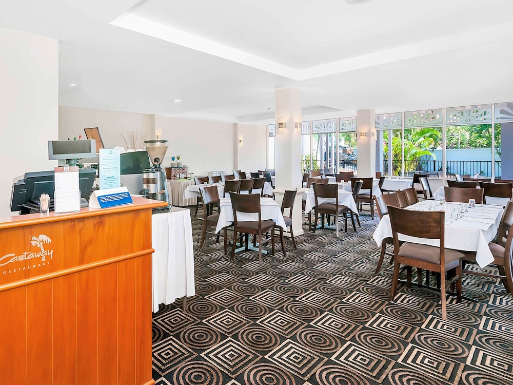 Mercure Cairns 58/64