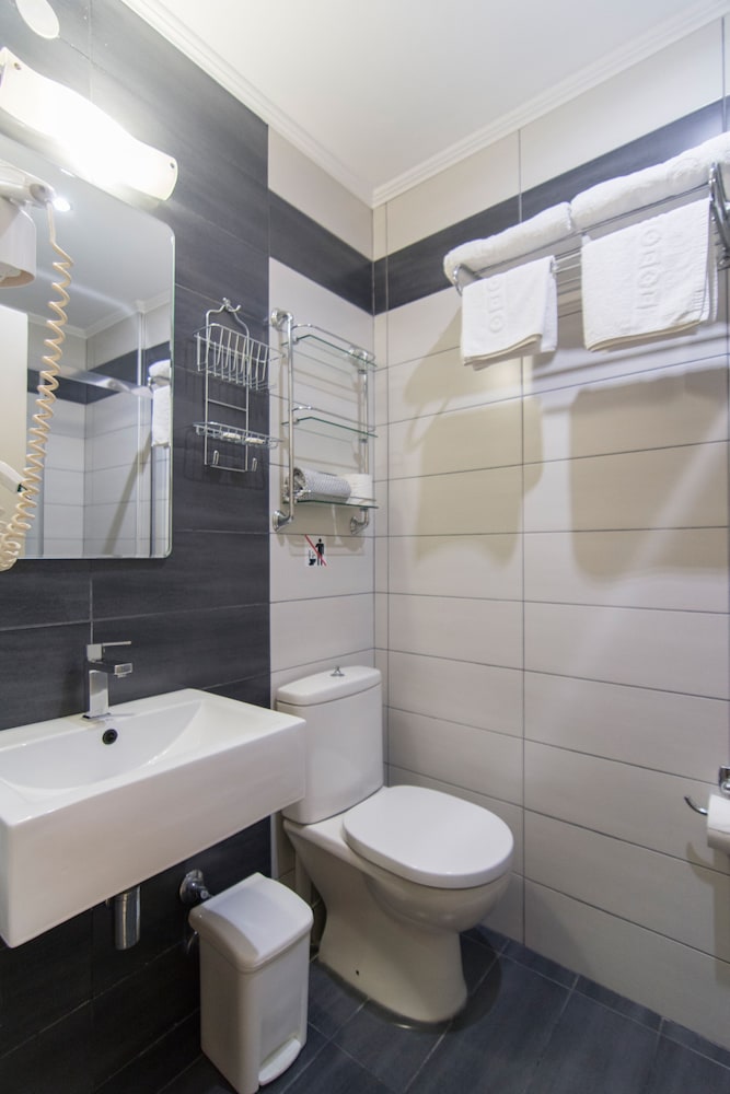 SAN NECTARIOS HOTEL 43/50