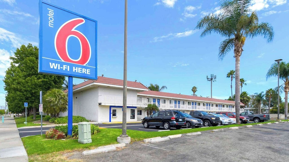 Motel6 Costa Mesa, CA 46/55