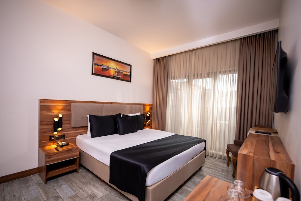 SUPERIOR, STUDIO, SUITE, CITY VIEW