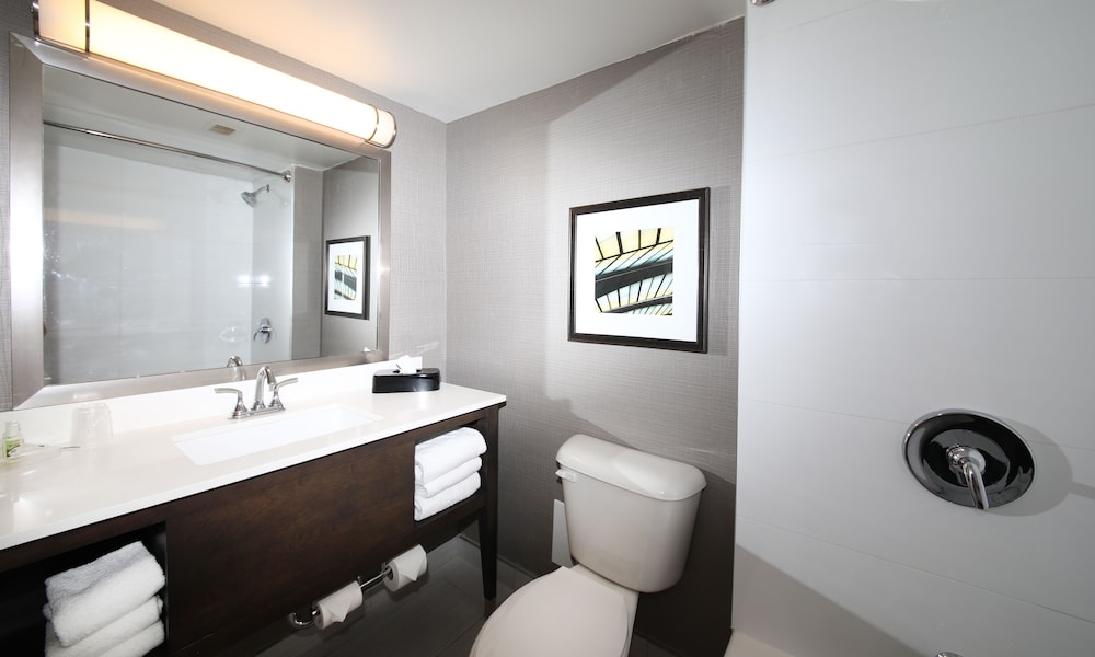 Holiday Inn Peterborough Waterfront 5/70