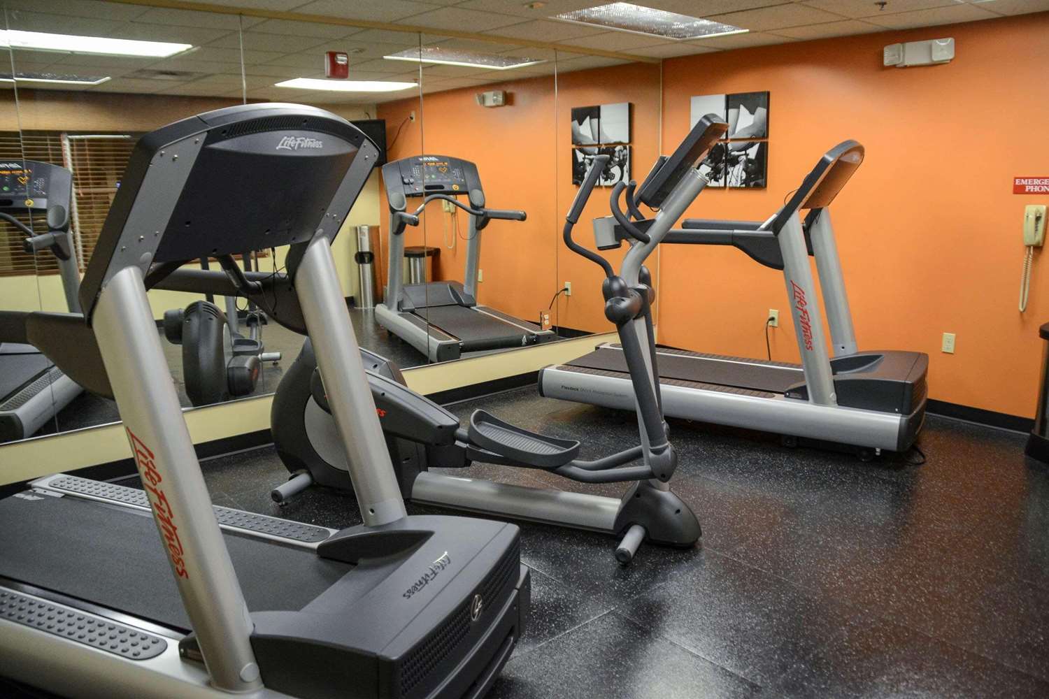 Country Inn & Suites by Radisson, Dundee, MI 12/20