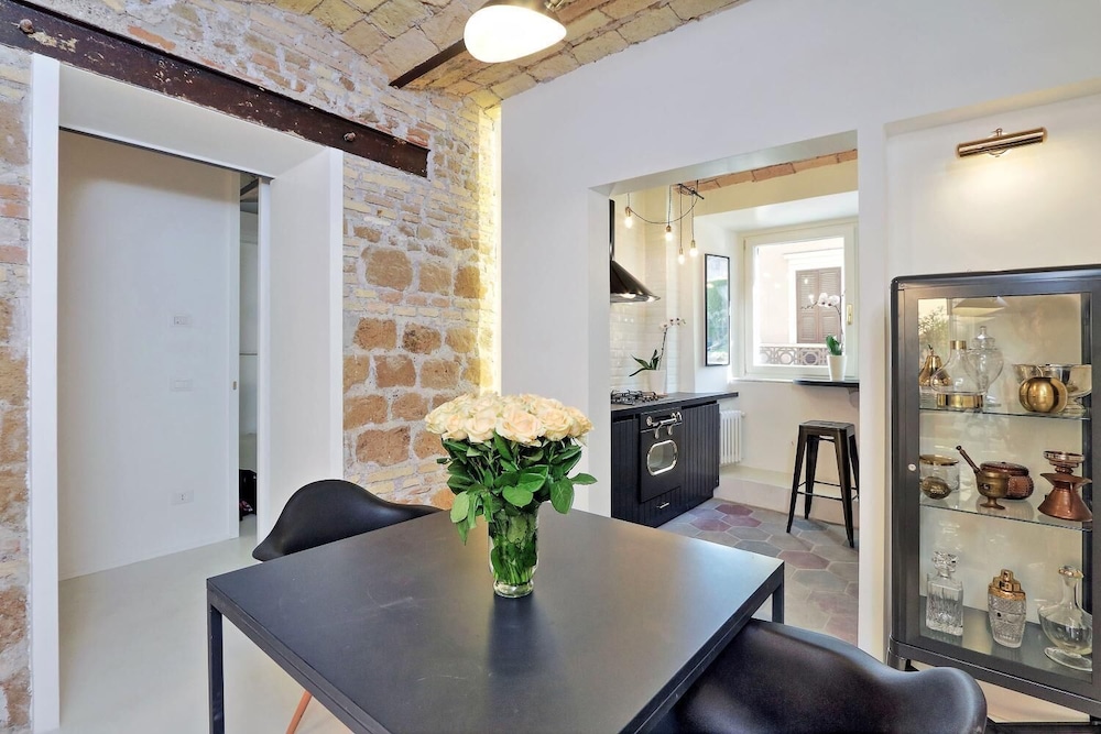 Design Flat for 4 near Colosseum 12/24
