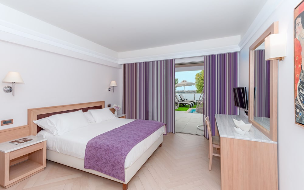 Superior, Suite, Double Bed, Sea View, 2 Sofa, Private Pool