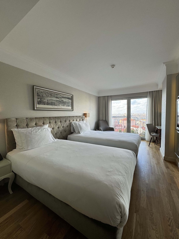 Superior, 1 Queen and 1 Single Bed, Taksim View