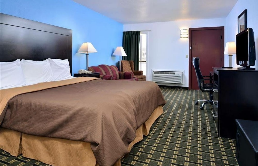 Executive Inn 12/28