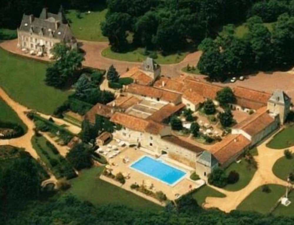 Chateau de Perigny, The Originals Relais 33/36