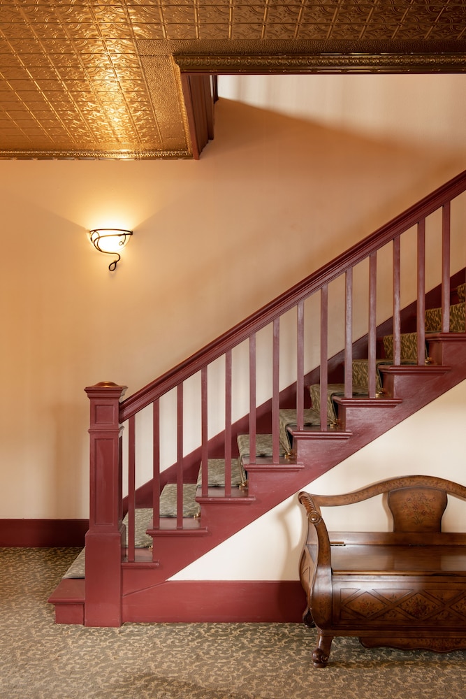 Chamberlin Inn 24/42