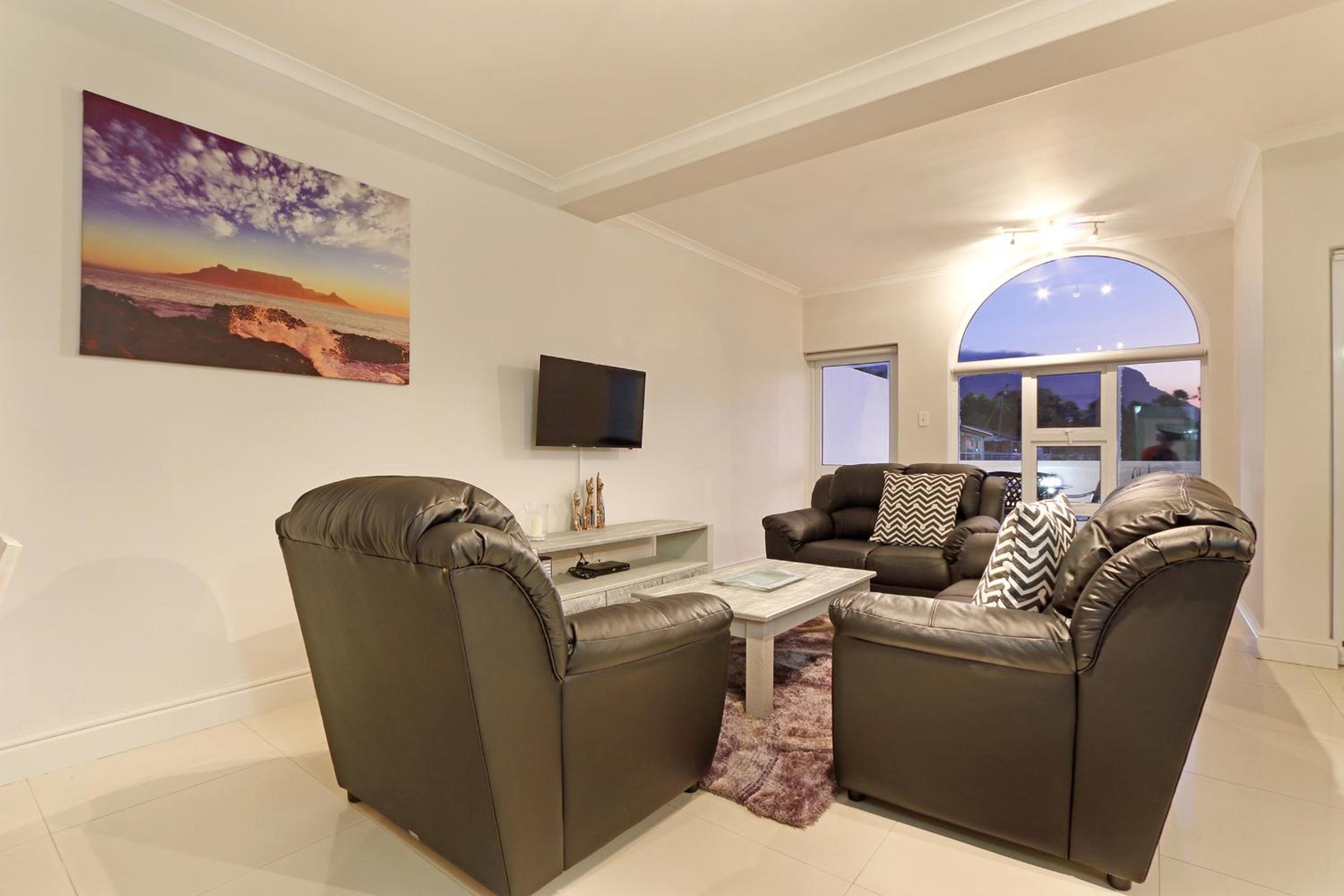 Camps Bay Beach Apartment 10/20