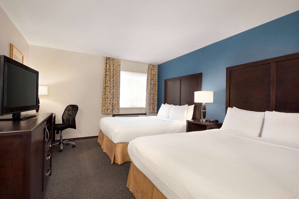 Days Inn By Wyndham Kelowna 14/37