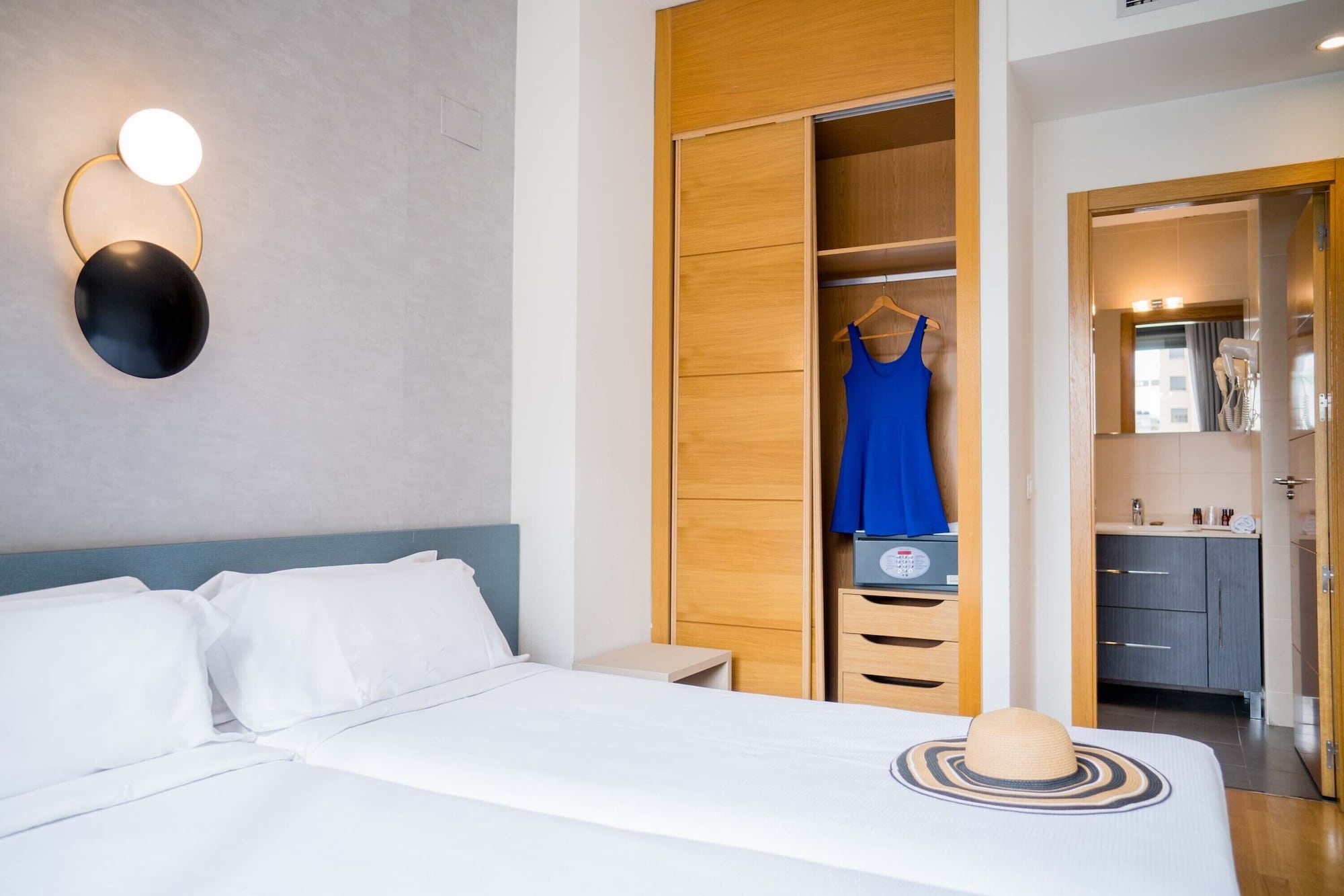 2 BEDROOMS, APARTMENT, SOFA