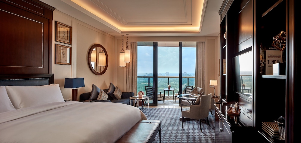 1 Bedroom, Club, Suite, King Bed, Golf Course View