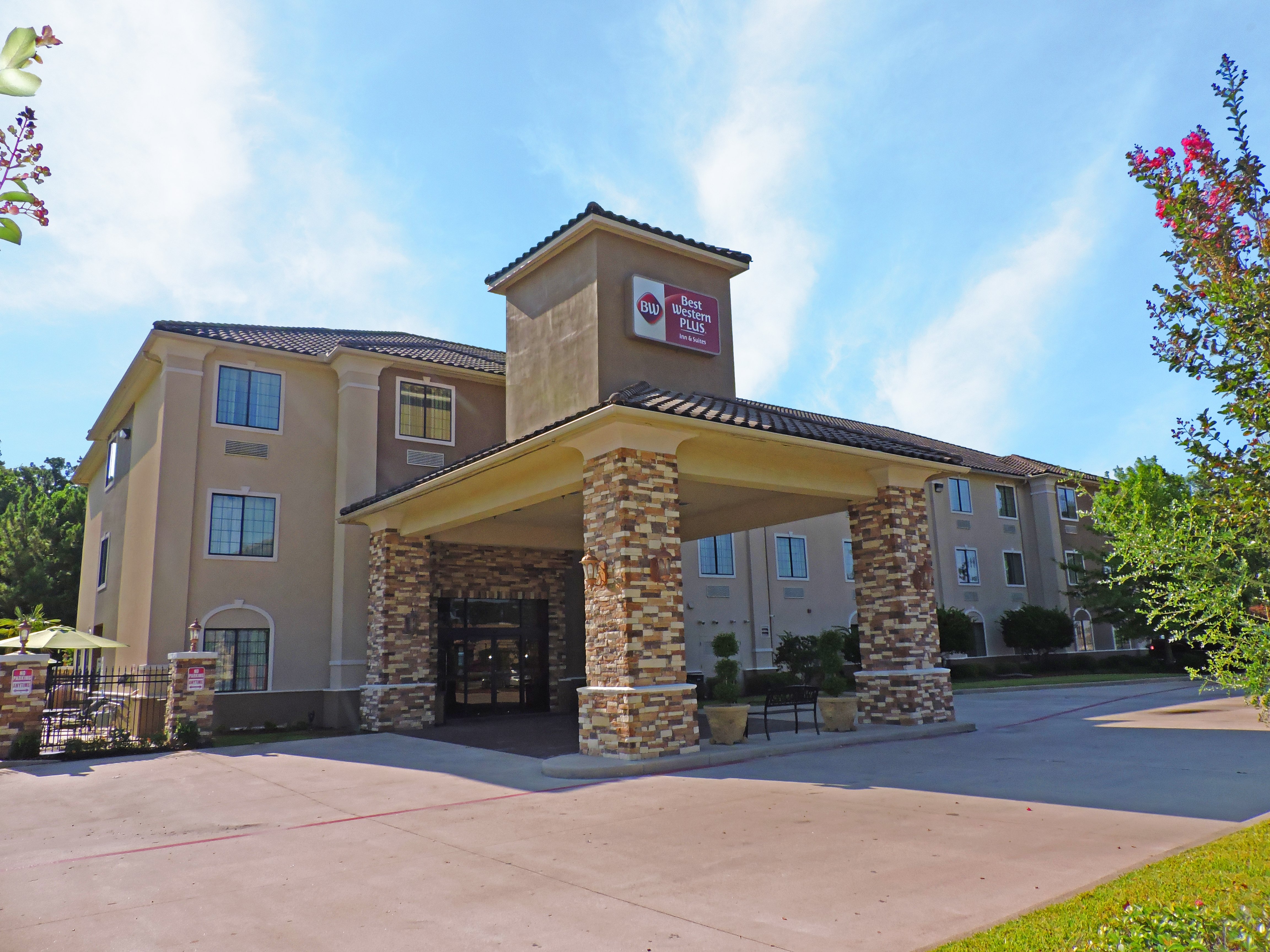 Best Western Plus Crown Colony Inn and Suites 52/59