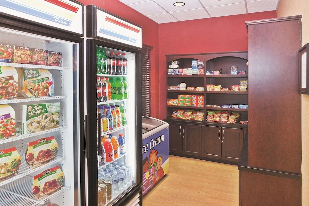 La Quinta Inn & Suites by Wyndham Hinesville - Fort Stewart 43/56