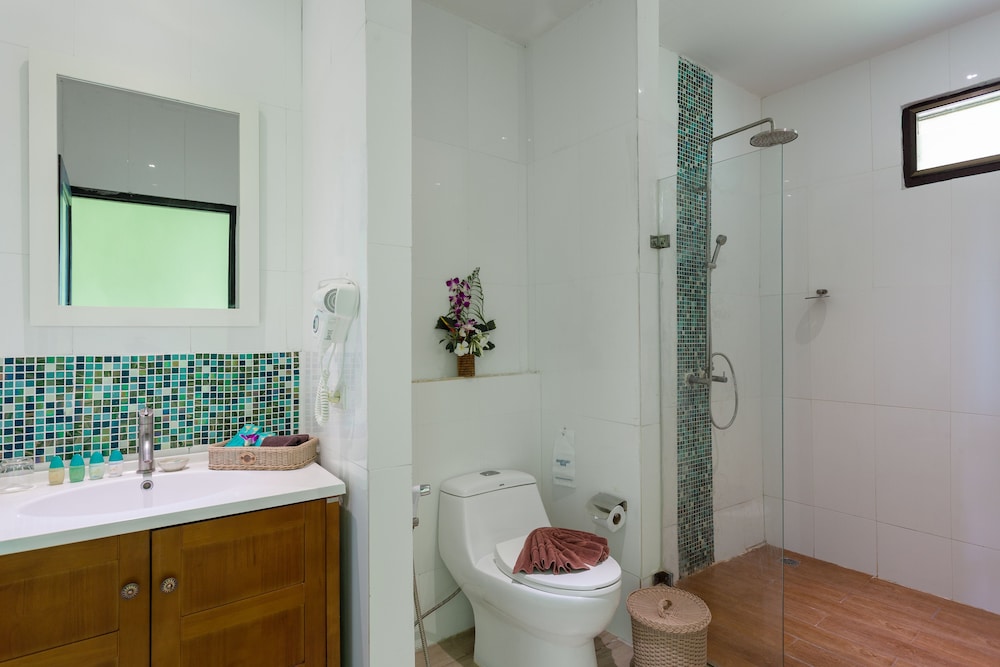 Phi Phi Long Beach Resort & Villa 46/50