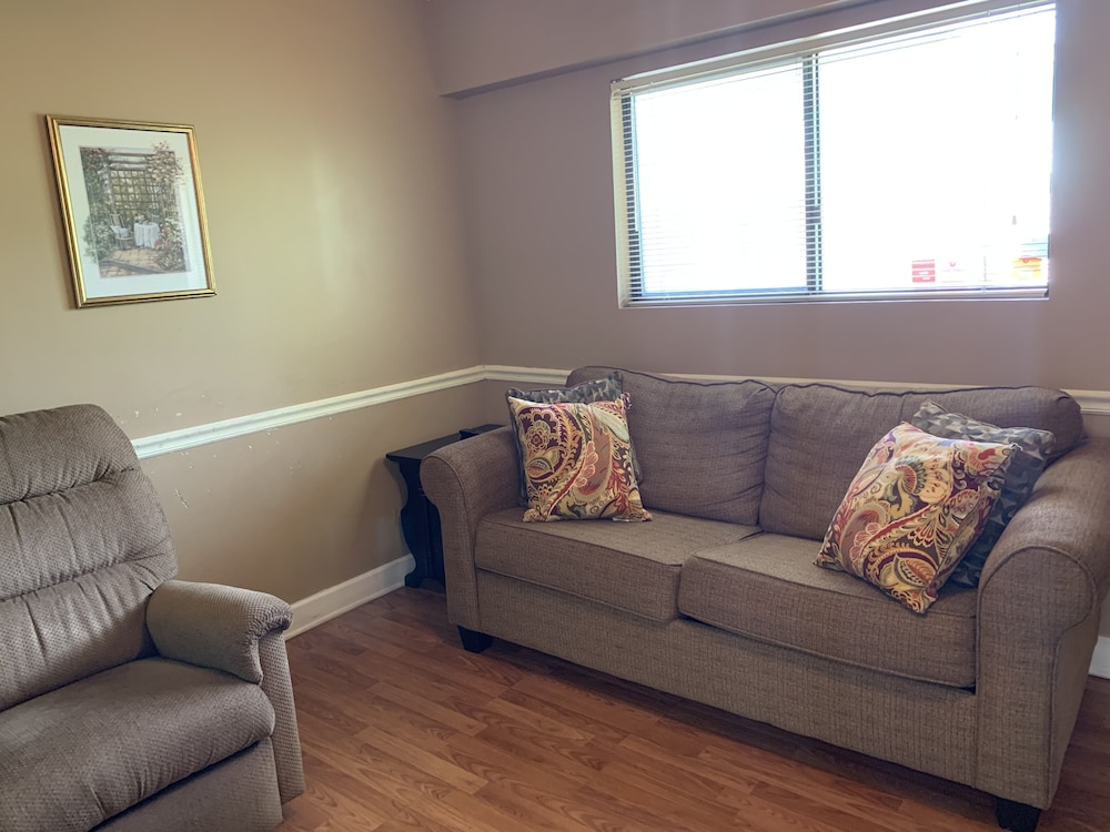 Oak Square Condominiums 32/50