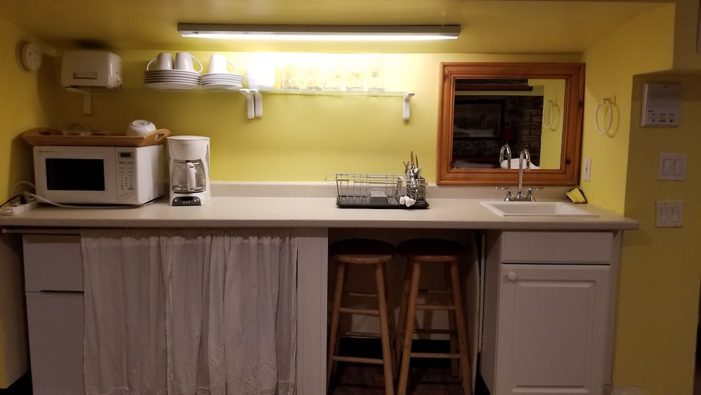 Incentra Village Guest House 38/50