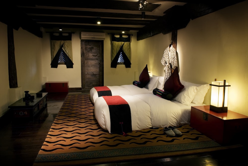 BANYAN TREE RINGHA 13/50