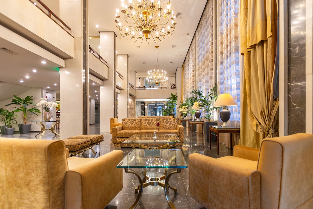 Ilisia Hotel 53/68