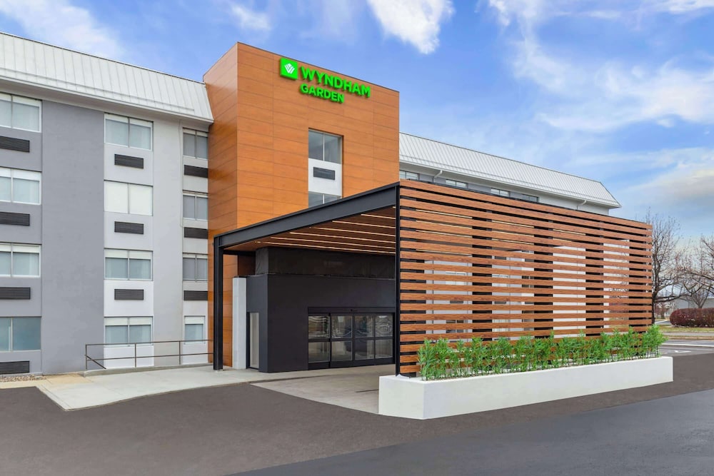 Wyndham Garden Louisville East 33/37