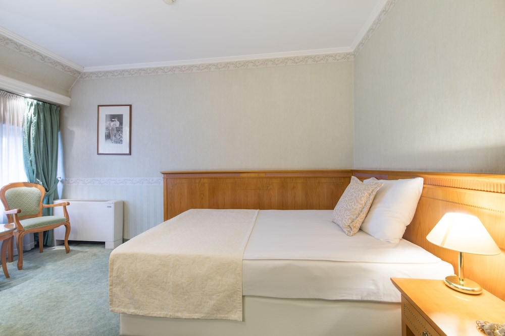 STANDARD, SINGLE, QUEEN BED