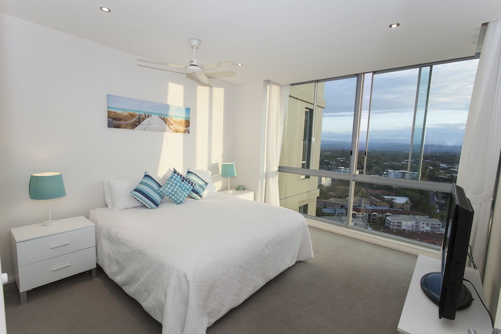 3 BEDROOMS, APARTMENT, OCEAN VIEW