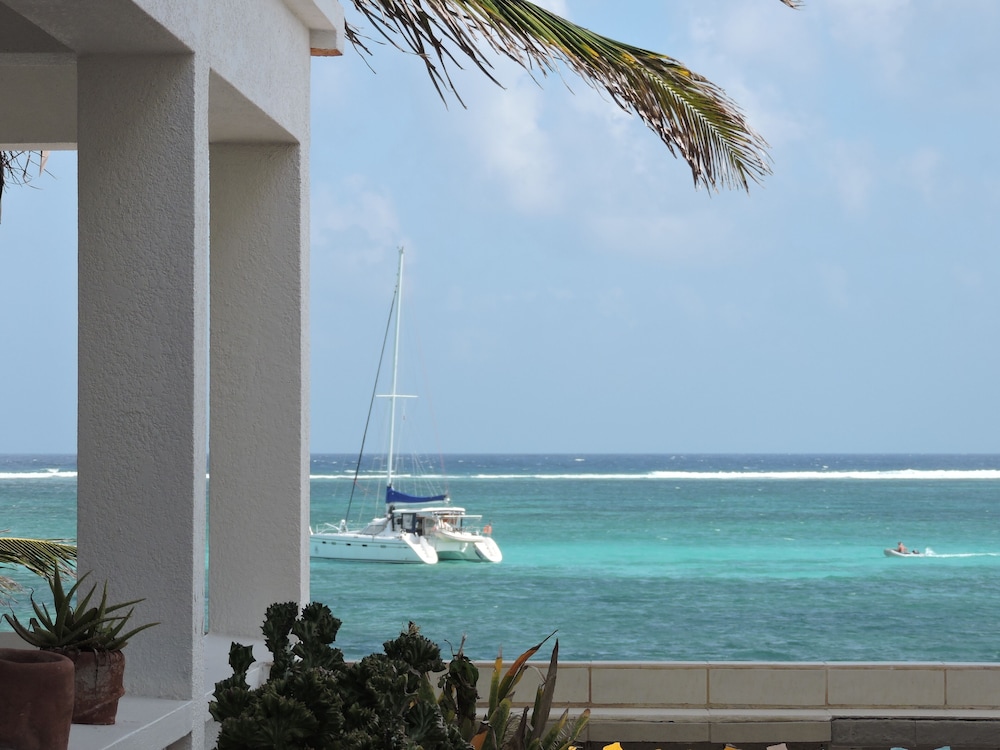 Spindrift Hotel 37/75