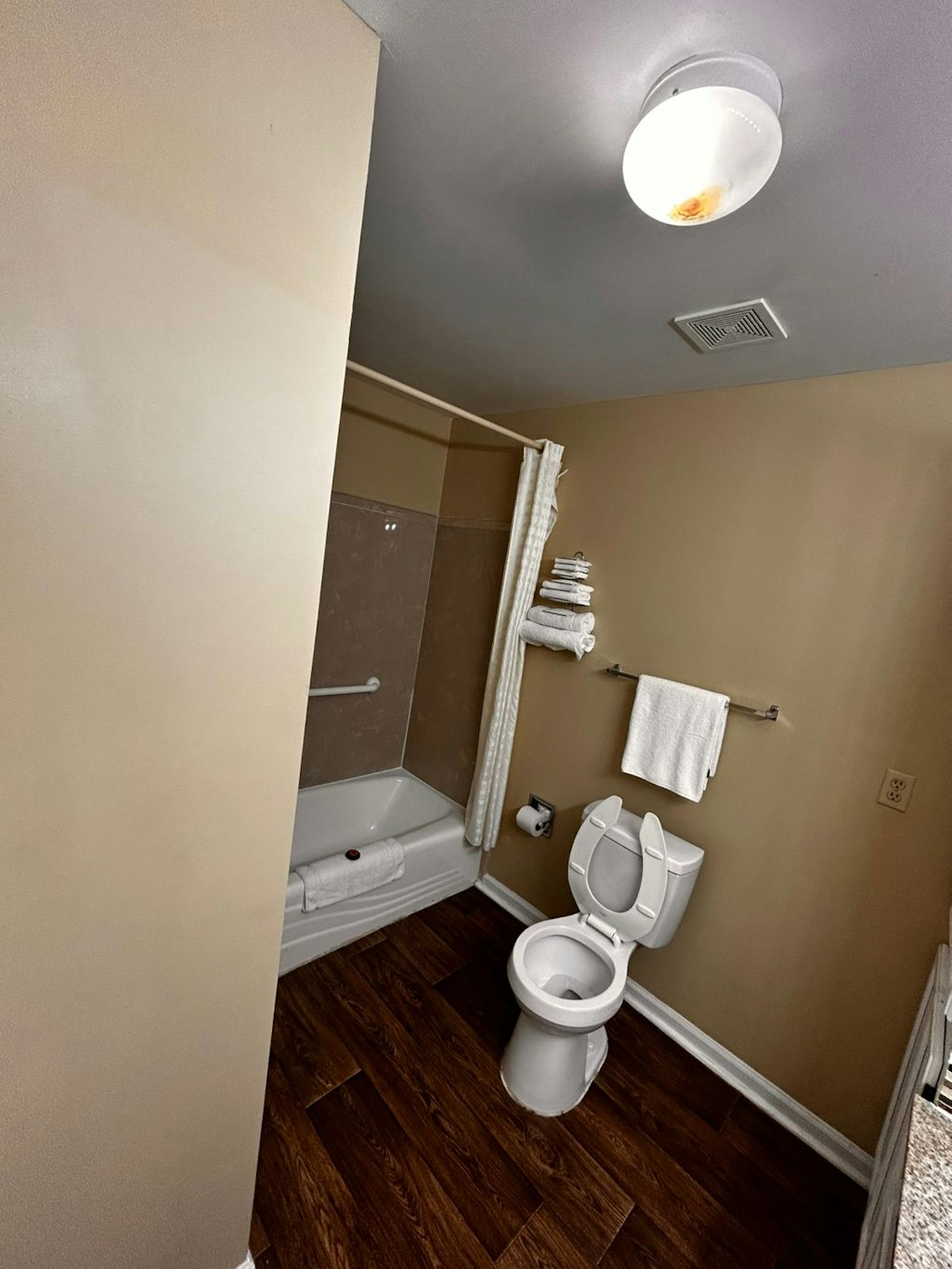 Plantation Oaks Suites & Inn Millington 29/36